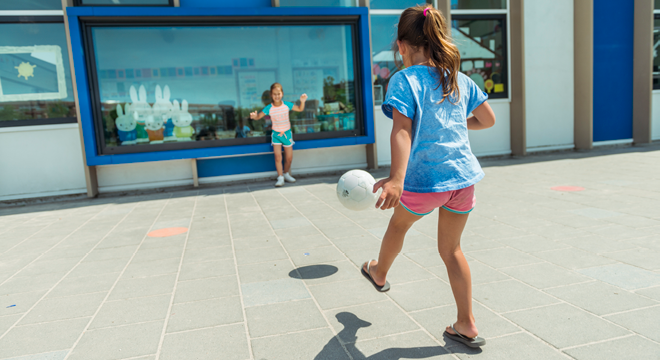 voetballende kinderen